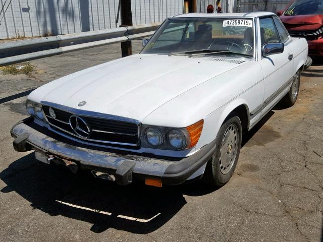 WDBBA48D7HA072841 - 1987 MERCEDES-BENZ 560 SL WHITE photo 2