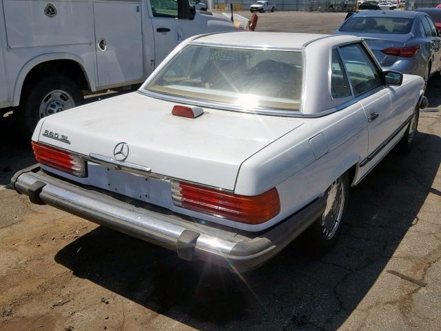 WDBBA48D7HA072841 - 1987 MERCEDES-BENZ 560 SL WHITE photo 4