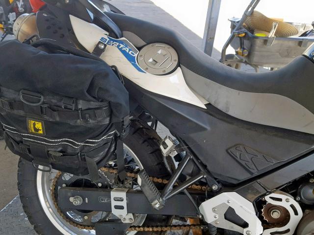 WB1014606CZC95049 - 2012 BMW G650 SERTA WHITE photo 9