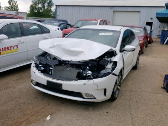 3KPFL4A82HE090512 - 2017 KIA FORTE EX WHITE photo 2