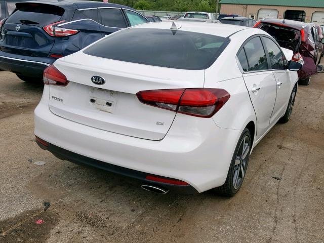 3KPFL4A82HE090512 - 2017 KIA FORTE EX WHITE photo 4