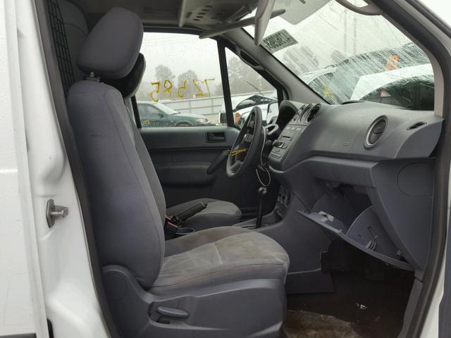 NM0LS7BN4DT130941 - 2013 FORD TRANSIT CO WHITE photo 5