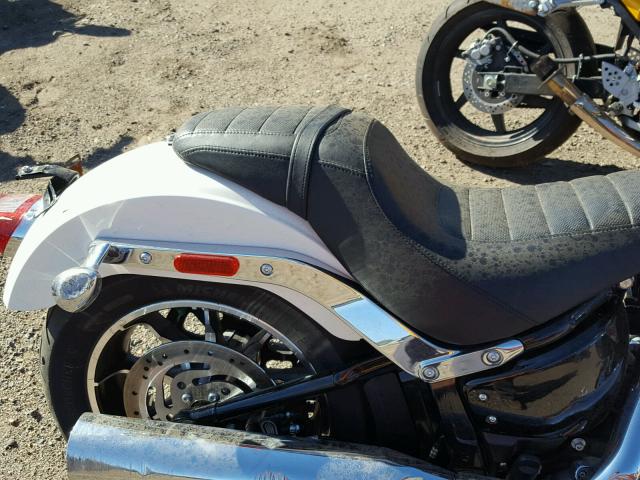 1HD1YNJ10JC030809 - 2018 HARLEY-DAVIDSON FXLR LOW R WHITE photo 6