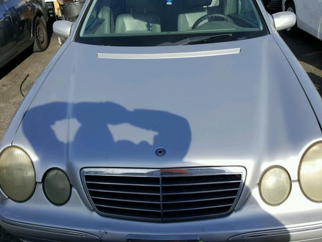 WDBJF82J41X048373 - 2001 MERCEDES-BENZ E 320 4MAT SILVER photo 7