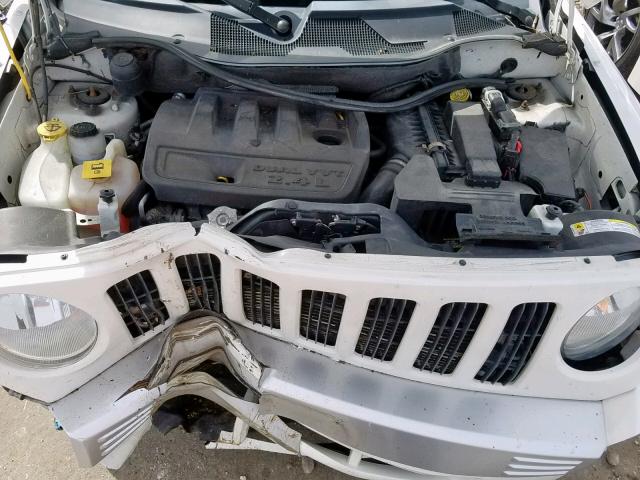 1J8FF48W28D608205 - 2008 JEEP PATRIOT LI WHITE photo 7