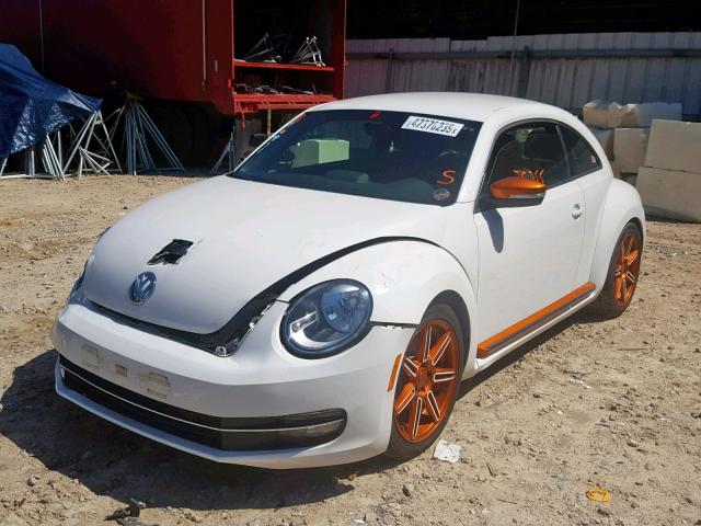 3VW467AT8CM642773 - 2012 VOLKSWAGEN BEETLE TUR WHITE photo 2