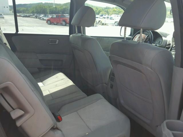 5FNYF4H29FB025648 - 2015 HONDA PILOT LX GRAY photo 6