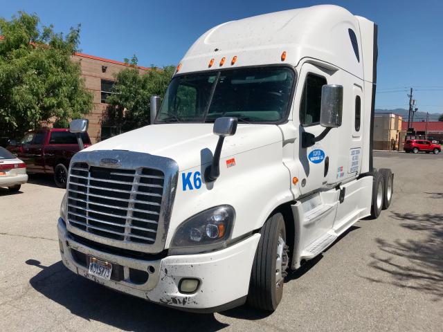 3AKJGLD5XFSGD6760 - 2015 FREIGHTLINER CASCADIA 1 WHITE photo 1