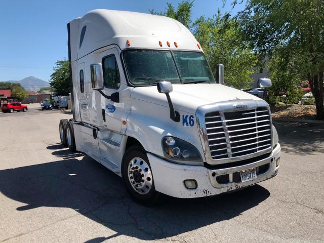 3AKJGLD5XFSGD6760 - 2015 FREIGHTLINER CASCADIA 1 WHITE photo 2