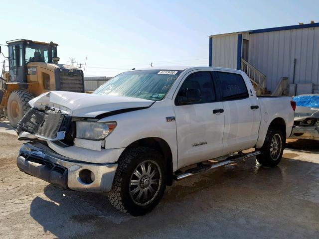 5TFEY5F15CX130301 - 2012 TOYOTA TUNDRA CRE WHITE photo 2