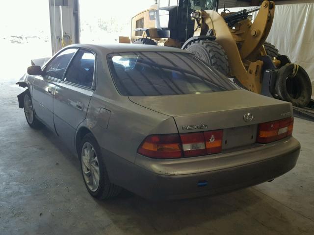 JT8BF28G7W5037738 - 1998 LEXUS ES 300 GRAY photo 3