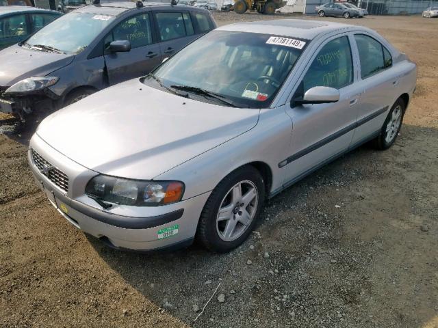 YV1RS53D542391373 - 2004 VOLVO S60 T5 SILVER photo 2