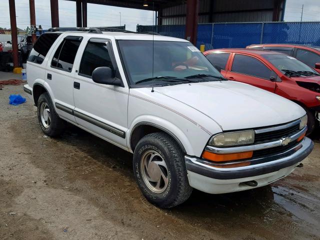 1GNDT13W0W2249014 - 1998 CHEVROLET BLAZER WHITE photo 1