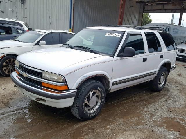 1GNDT13W0W2249014 - 1998 CHEVROLET BLAZER WHITE photo 2