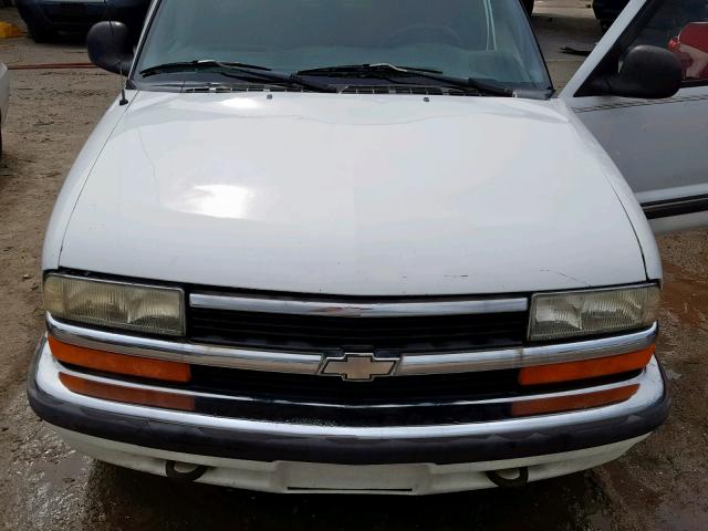 1GNDT13W0W2249014 - 1998 CHEVROLET BLAZER WHITE photo 7