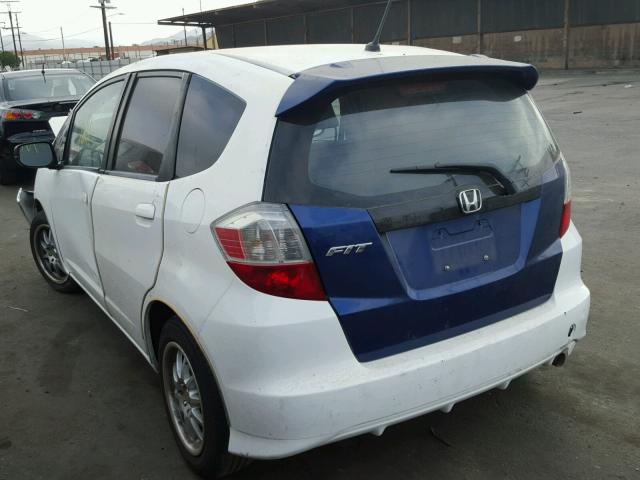 JHMGE88289S024440 - 2009 HONDA FIT WHITE photo 3