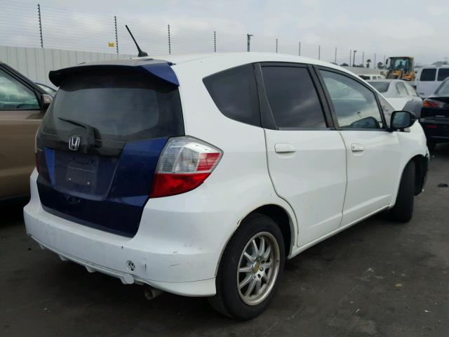 JHMGE88289S024440 - 2009 HONDA FIT WHITE photo 4