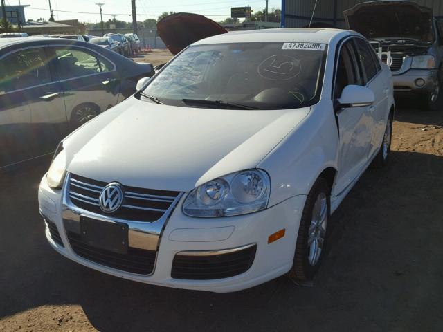 3VWEG71K67M072531 - 2007 VOLKSWAGEN JETTA WOLF WHITE photo 2