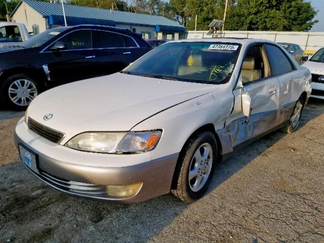 JT8BF28G6W5026102 - 1998 LEXUS ES 300 WHITE photo 2