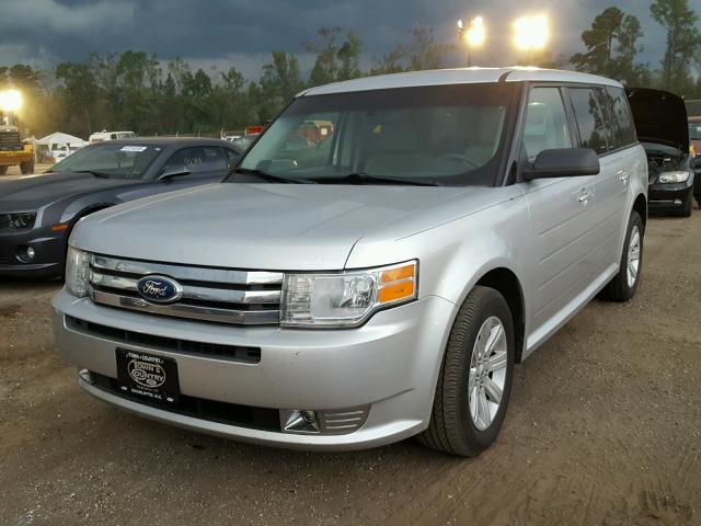 2FMGK5BC1BBD22155 - 2011 FORD FLEX SE SILVER photo 2