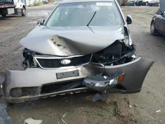 KNAFU4A29A5130947 - 2010 KIA FORTE EX BROWN photo 9