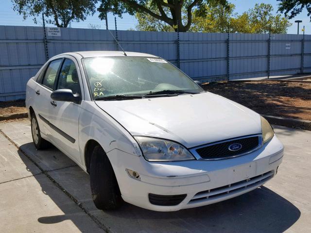 1FAFP34N85W125142 - 2005 FORD FOCUS ZX4 WHITE photo 1