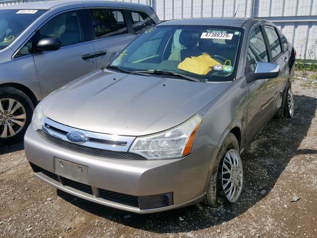 1FAHP34N48W146972 - 2008 FORD FOCUS S/SE SILVER photo 2