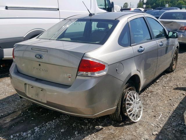 1FAHP34N48W146972 - 2008 FORD FOCUS S/SE SILVER photo 4