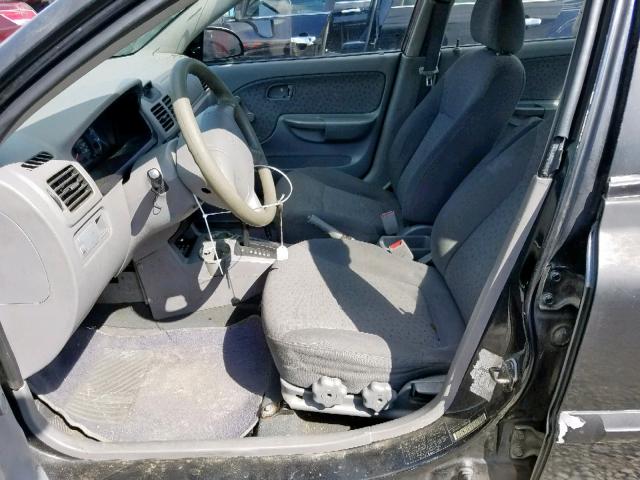 KNADC125746288607 - 2004 KIA RIO BLACK photo 5