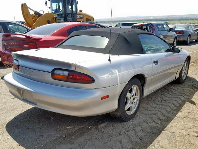 2G1FP32K1V2101844 - 1997 CHEVROLET CAMARO BAS SILVER photo 4