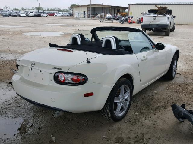 JM1NC25F060112649 - 2006 MAZDA MX-5 MIATA WHITE photo 4