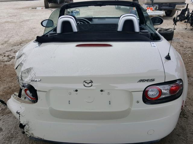 JM1NC25F060112649 - 2006 MAZDA MX-5 MIATA WHITE photo 6