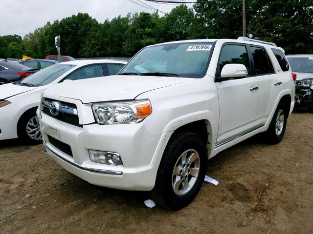 JTEBU5JR9A5031528 - 2010 TOYOTA 4RUNNER SR WHITE photo 2