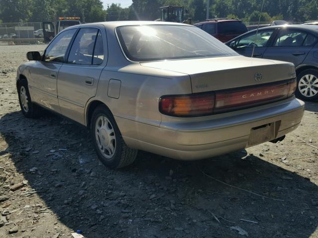 4T1GK13E6RU043393 - 1994 TOYOTA CAMRY XLE BEIGE photo 3