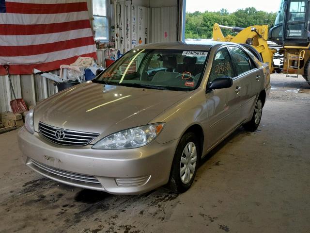 4T1BE32K55U393595 - 2005 TOYOTA CAMRY LE GOLD photo 2