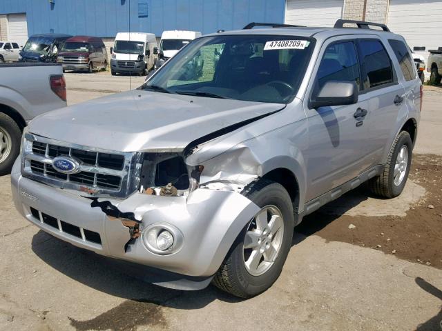 1FMCU0D73AKD18690 - 2010 FORD ESCAPE XLT SILVER photo 2