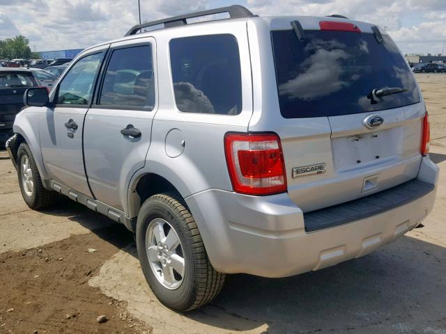 1FMCU0D73AKD18690 - 2010 FORD ESCAPE XLT SILVER photo 3