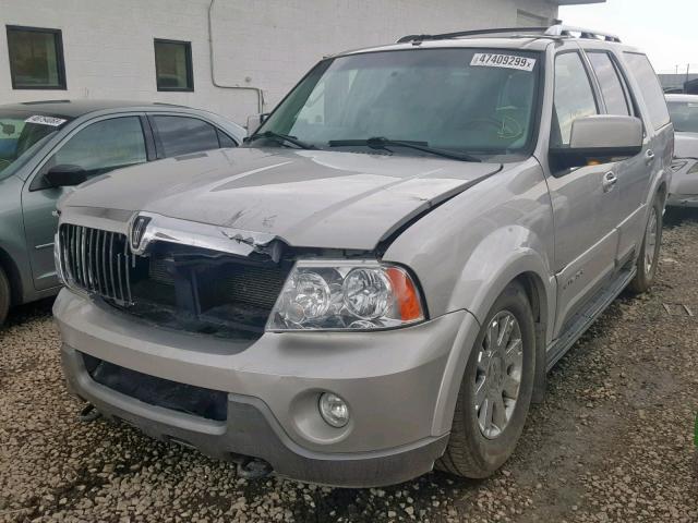 5LMFU28R94LJ02164 - 2004 LINCOLN NAVIGATOR SILVER photo 2