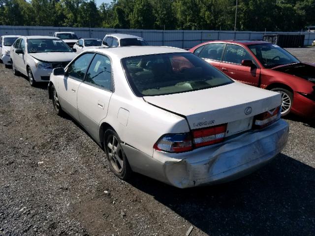 JT8BF28G815108891 - 2001 LEXUS ES 300 WHITE photo 3