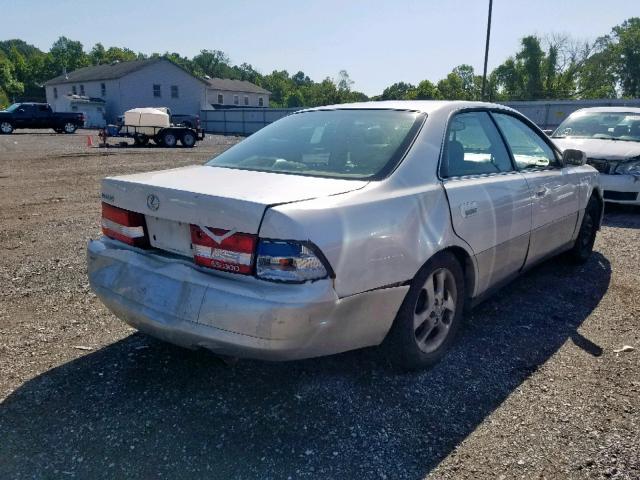 JT8BF28G815108891 - 2001 LEXUS ES 300 WHITE photo 4