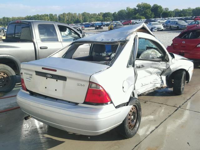 1FAFP34N46W106525 - 2006 FORD FOCUS ZX4 SILVER photo 4