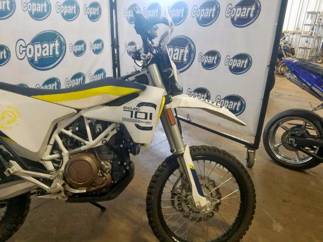 VBKUEV401HM705063 - 2017 HUSQVARNA 701 ENDURO  WHITE photo 5