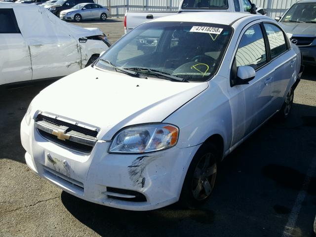 KL1TD5DE7AB086926 - 2010 CHEVROLET AVEO LS WHITE photo 2