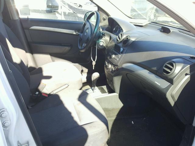 KL1TD5DE7AB086926 - 2010 CHEVROLET AVEO LS WHITE photo 5