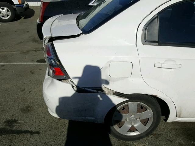 KL1TD5DE7AB086926 - 2010 CHEVROLET AVEO LS WHITE photo 9
