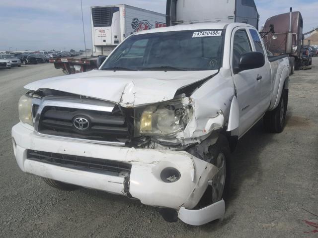 5TETX62N17Z410451 - 2007 TOYOTA TACOMA PRE WHITE photo 2