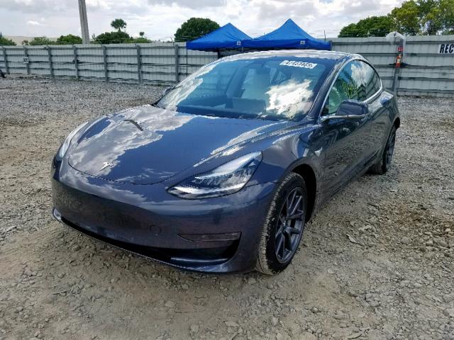 5YJ3E1EB1JF099364 - 2018 TESLA MODEL 3 GRAY photo 2