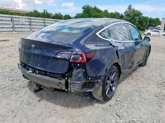 5YJ3E1EB1JF099364 - 2018 TESLA MODEL 3 GRAY photo 4