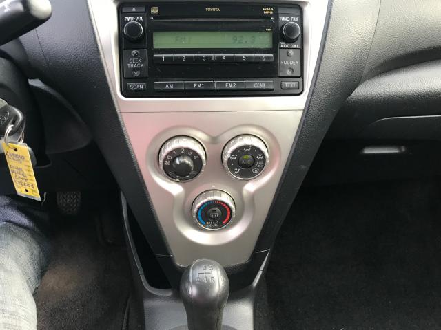 JTDBT923871048247 - 2007 TOYOTA YARIS SILVER photo 8