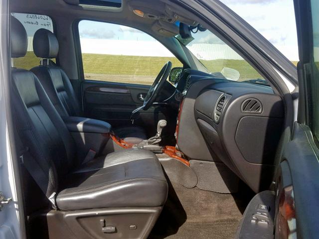 1GKDT13S672111862 - 2007 GMC ENVOY WHITE photo 5